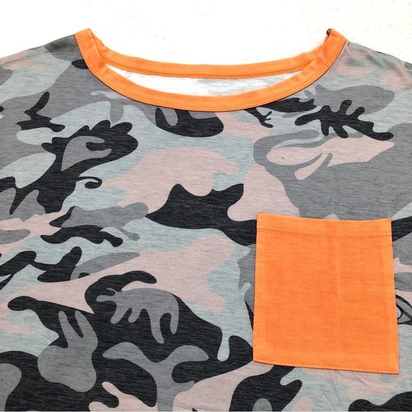 ⭐️ 5 for $25 Camo Print Short Sleeve Basic Tee with Front Pocket Size M - Picture 2 of 8